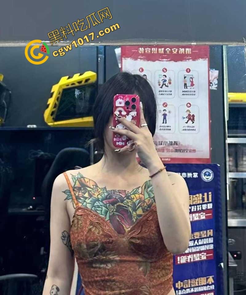 性感新疆纹身美女身体抵债：骚穴淫水横流，极品大奶，粉嫩骚穴被暴插，纹身师疯狂赚取纹身费！  第4张