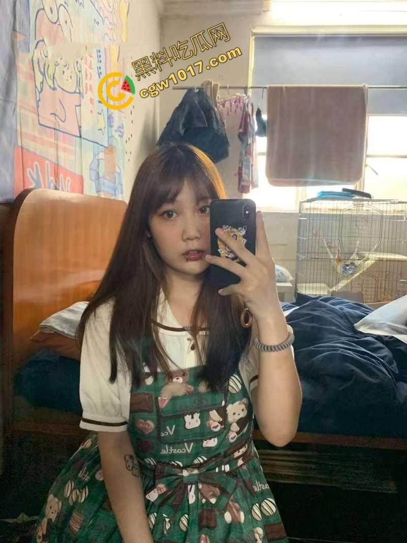 性感新疆纹身美女身体抵债：骚穴淫水横流，极品大奶，粉嫩骚穴被暴插，纹身师疯狂赚取纹身费！  第3张