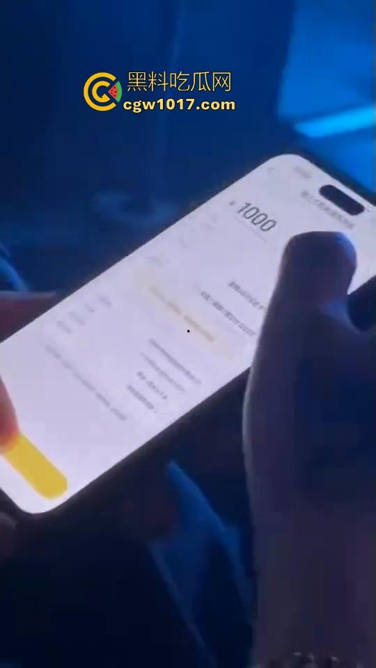 春霄一刻值千金！这种情况借钱也得上啊！灯红酒绿的生活谁不陶醉，极品女模身上骑，一月劳作全白干！  第1张