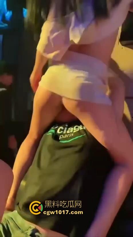 春霄一刻值千金！这种情况借钱也得上啊！灯红酒绿的生活谁不陶醉，极品女模身上骑，一月劳作全白干！  第10张