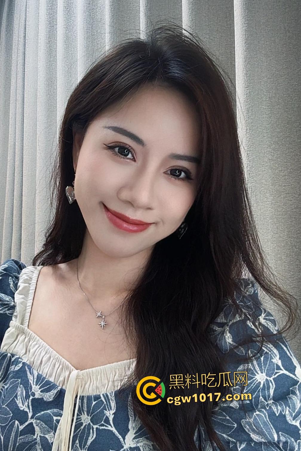 海角哥哥带妹妹酒店开房，肉丝足交还戴眼罩口交20分钟才口爆射嘴，持久忍耐力变态，换一般人5分钟完事了！  第1张