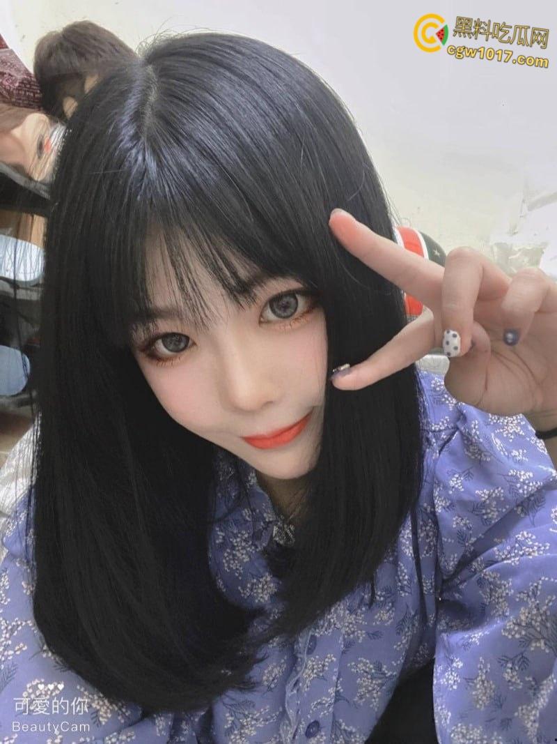 台湾高雄中华科大【孙资婷】， 被炮友各种调教玩弄，口交深喉颜射极致榨精，狂骑炮友宛如自动打炮机器 ！  第1张