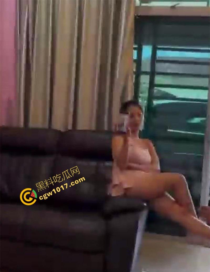 广州美艳人妻现场直播抓奸！小三家踢馆被情敌挑衅，骑脖暴揍出轨老公，原配这身材真赞  第10张