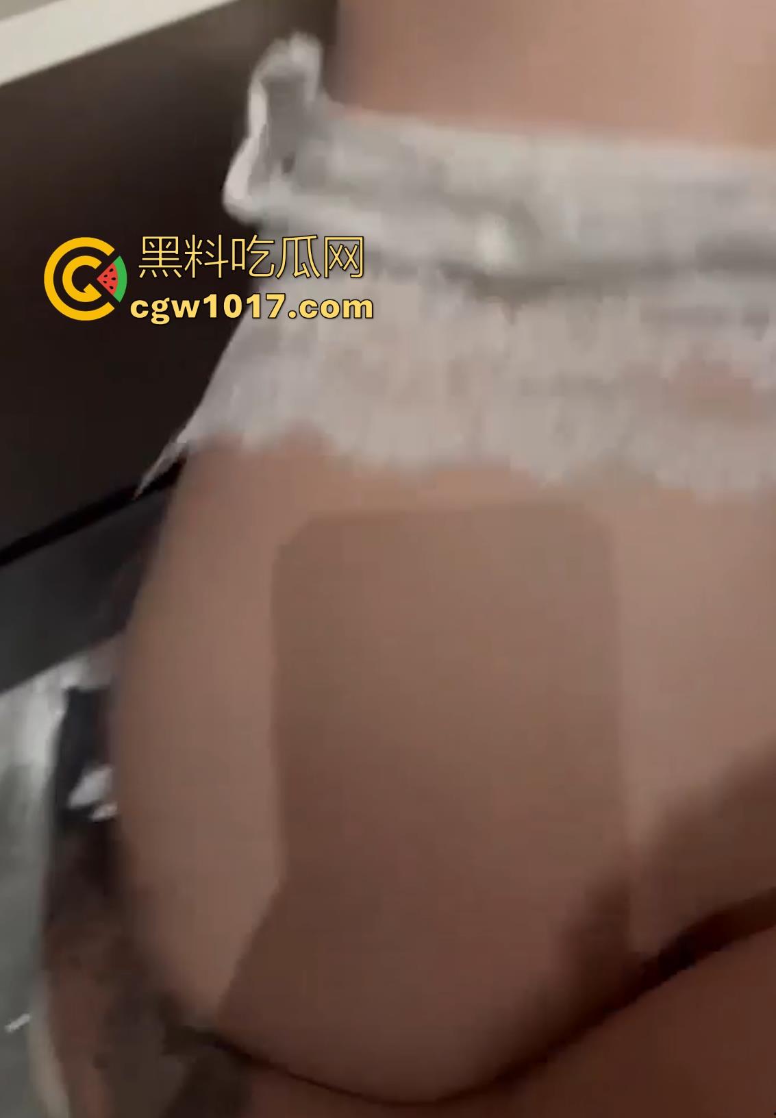 土豪大哥KTV包厢厕所猛操极品骚逼，大哥还贴心的拍下视频分享，哭喊别发视频，还是被瓜友怒爆让兄弟饱眼福！  第5张