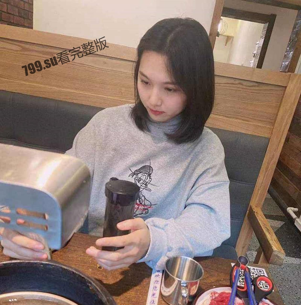 前女友系列 清纯可爱学生妹在父母家啪啪自拍 遭前男友泄密  第2张