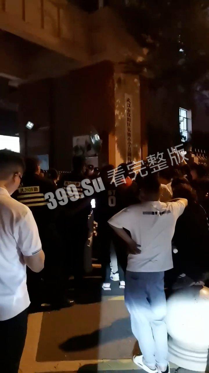 5.23 武汉汉阳弘桥小学  七岁孩子在校内遭老师开车碾压 后脑都压没了 校方拒绝提供监控 集体失声 家长集体讨说法 第5张