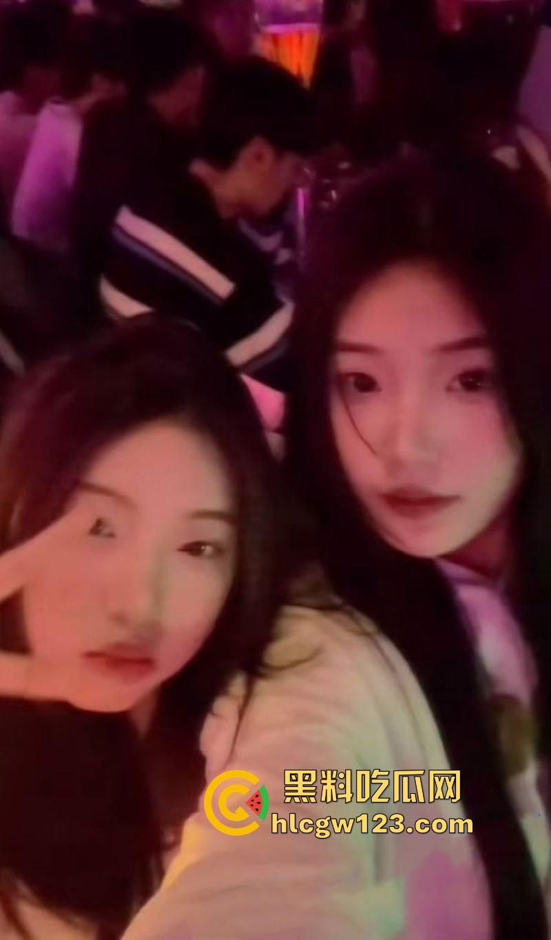 陕西艺术学院【林灰灰】清纯眼镜妹性爱视频泄露 与男友在酒店走廊释放欲望 翘臀被猛烈进攻 刺激感飙升！  第4张