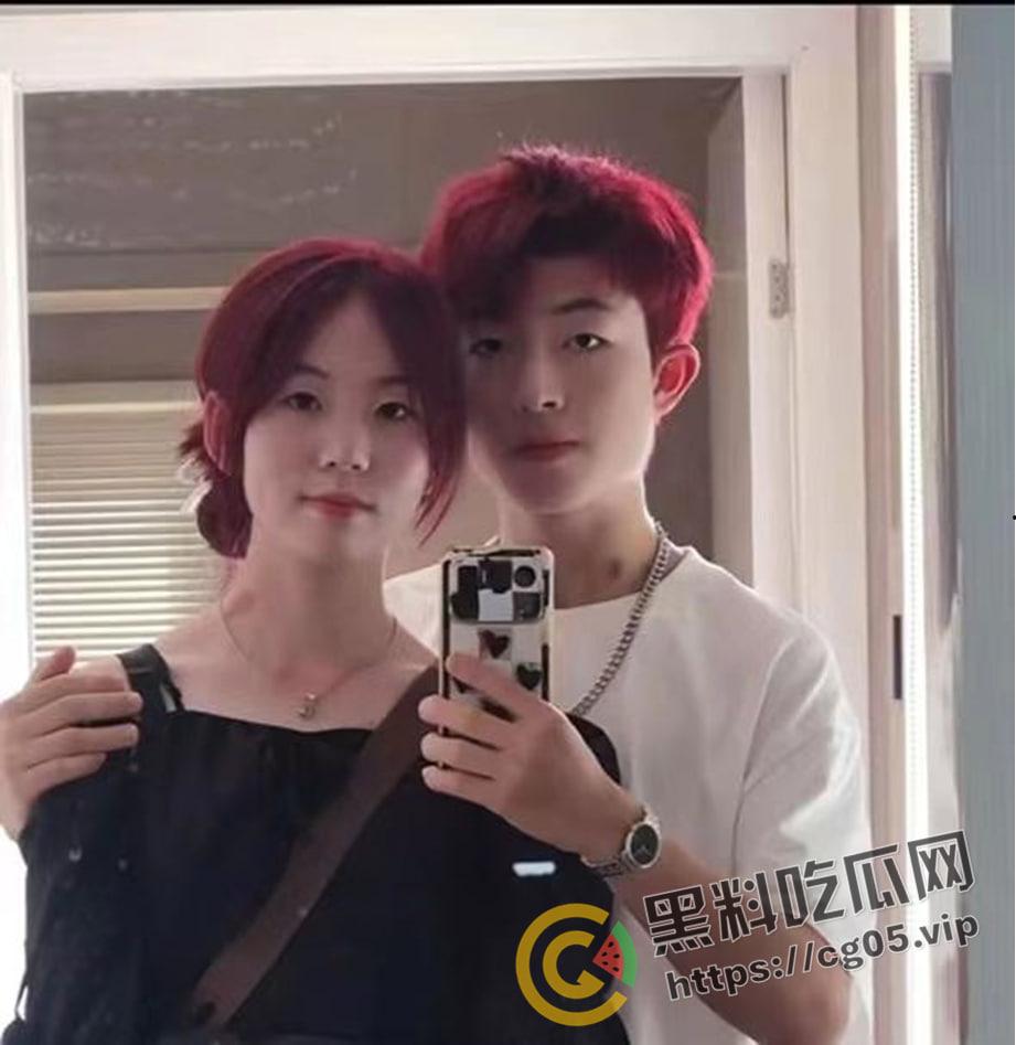 长沙大学情侣图书馆口交被偷拍 本人【徐依琳】微信被扒出来  原来是一对精神小伙小妹 第2张