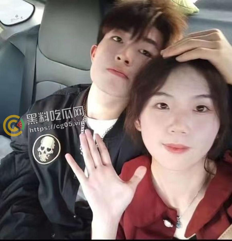 长沙大学情侣图书馆口交被偷拍 本人【徐依琳】微信被扒出来  原来是一对精神小伙小妹 第3张