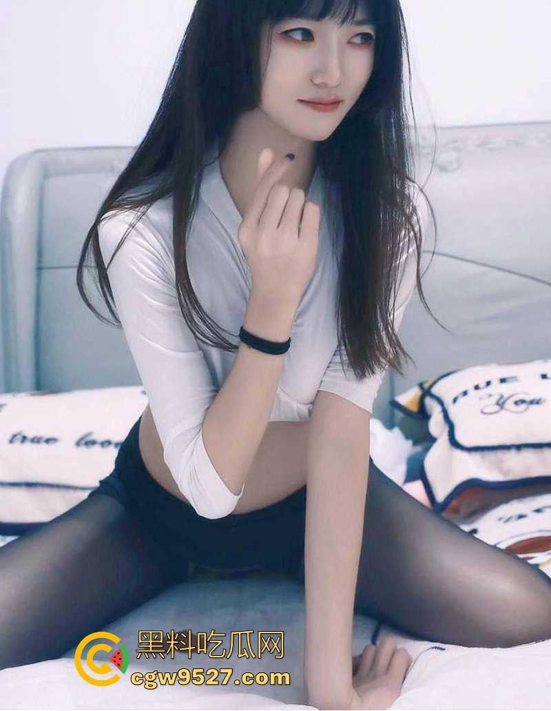 华南理工大学反差学姐【沈嘉怡】小穴空虚竟频繁约炮成瘾！露脸舔屌口活超绝，真是是各个眼镜九个骚啊！  第3张