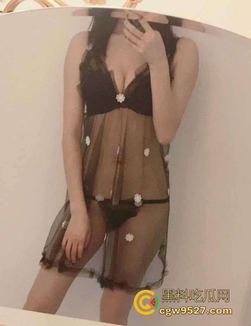 华南理工大学反差学姐【沈嘉怡】小穴空虚竟频繁约炮成瘾！露脸舔屌口活超绝，真是是各个眼镜九个骚啊！  第4张