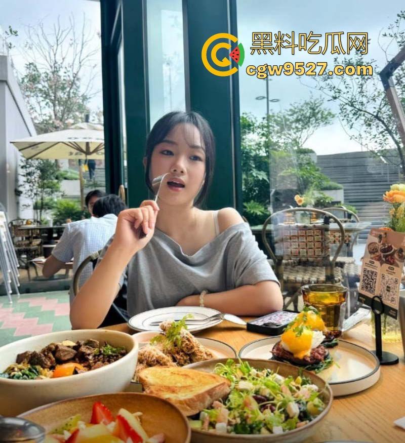 广州大学超反差学姐【李祖铭】分手后遭男友报复泄密私拍，束缚调教勒乳爆操，母狗气息十足！  第2张