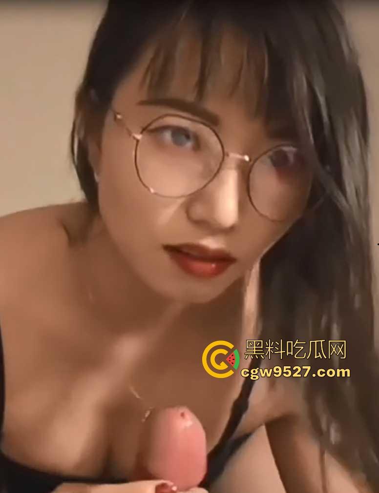 华南理工大学反差学姐【沈嘉怡】小穴空虚竟频繁约炮成瘾！露脸舔屌口活超绝，真是是各个眼镜九个骚啊！  第7张