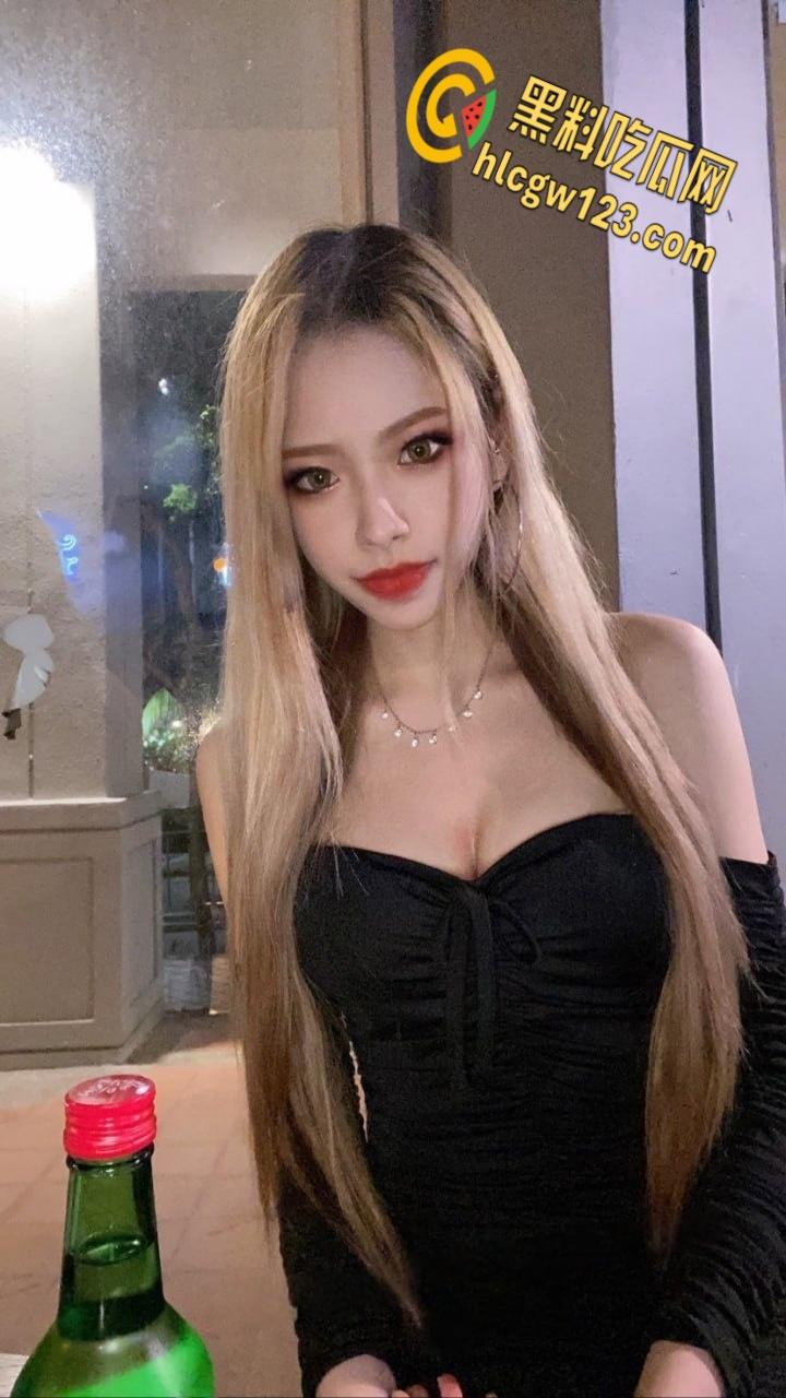 台湾IG网红极品身材大奶，和男友淫荡不雅自拍流出，高颜值极品身材脸淫荡！  第6张