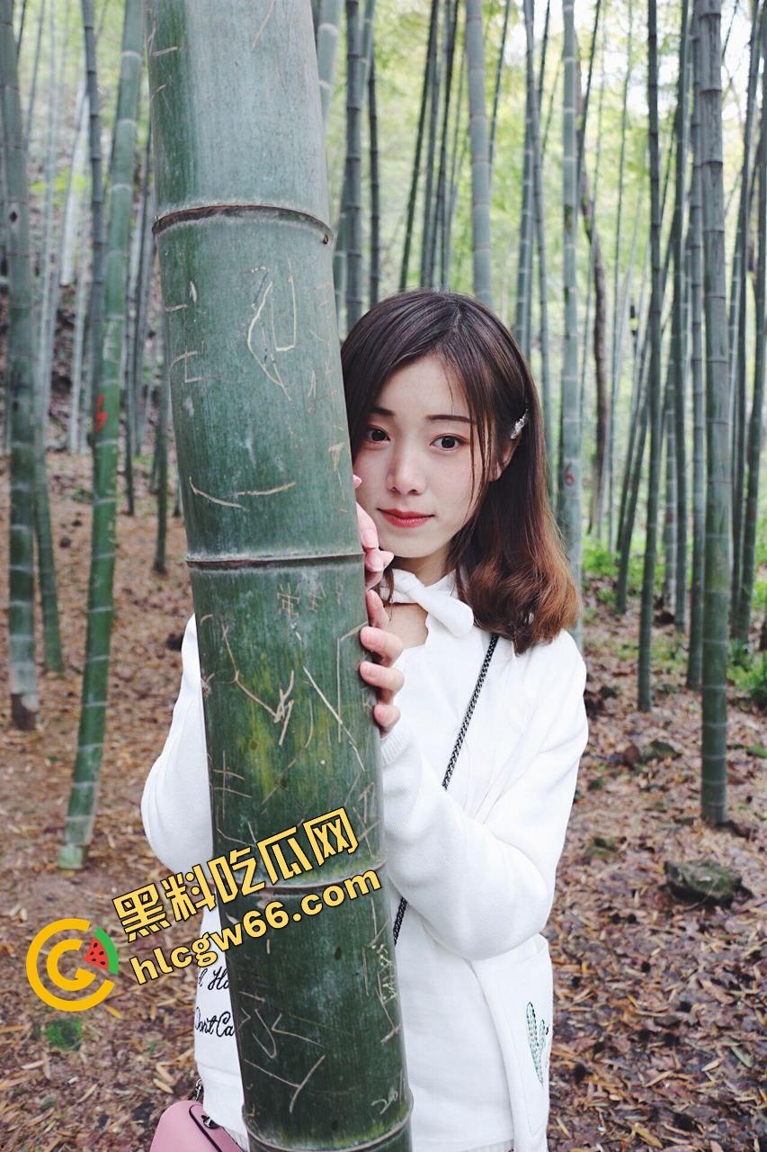 哥是废物，嫂子是我的肉窟窿！每天掰着小穴等我插，白天带婚戒，晚上跪着吃我屌！  第1张