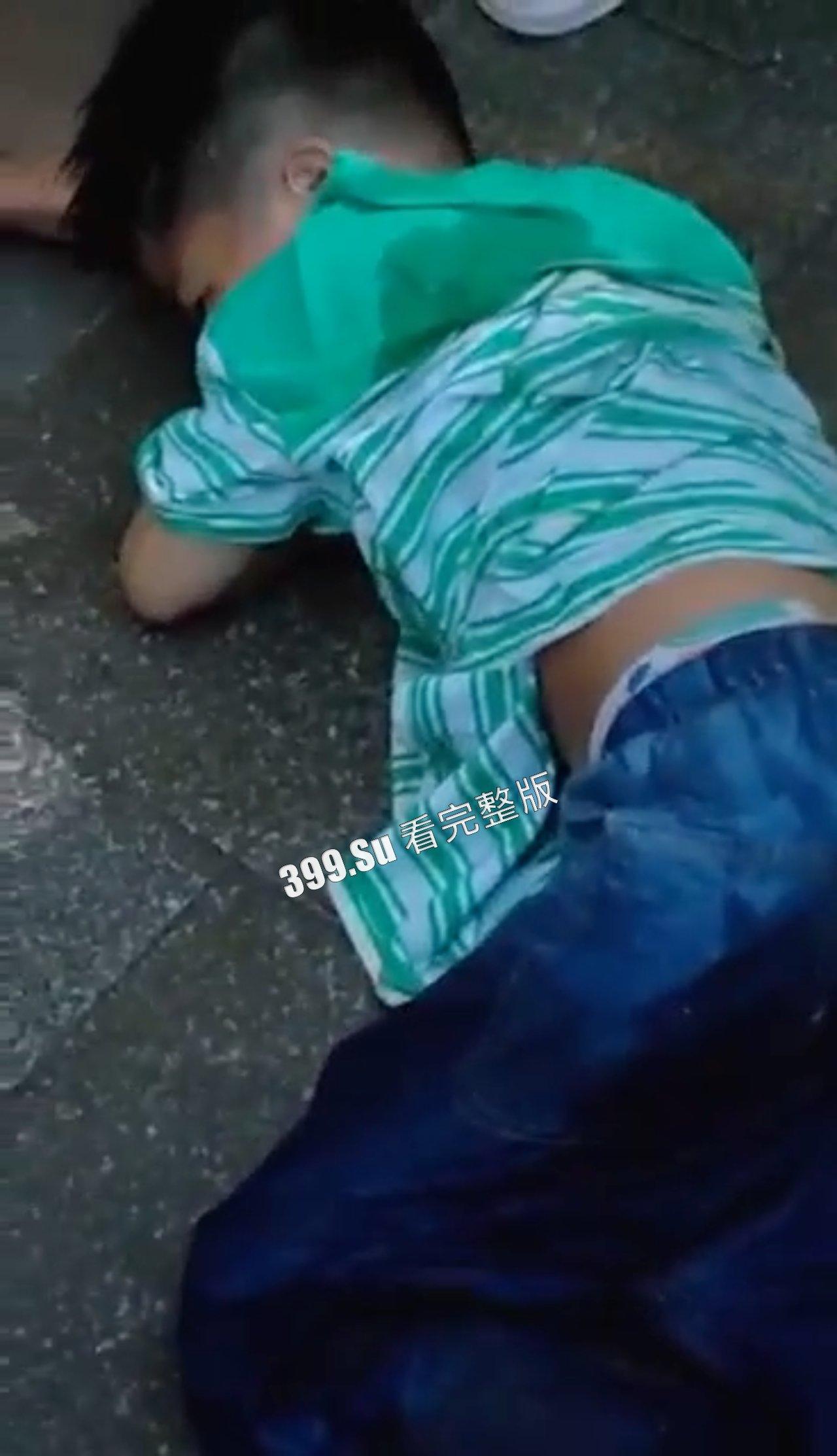 安徽合肥 男孩被母亲棍棒追打，果断从五楼跳下  第5张