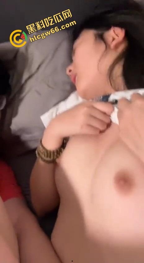 哥是废物，嫂子是我的肉窟窿！每天掰着小穴等我插，白天带婚戒，晚上跪着吃我屌！  第7张