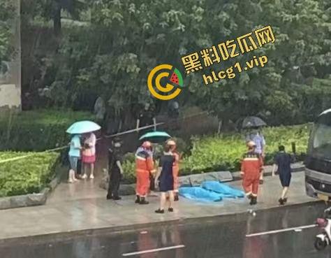 大连大暴雨！父女俩被冲进大巴车 卡在底盘下溺水！2人双双身亡！  第5张