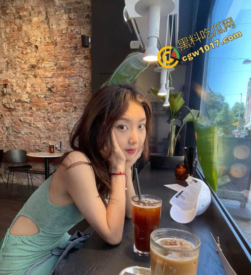 英国利兹女留学生【一吱丸子】玩转富豪圈！各种场合深喉吞屌喷精浪叫，堪称时间管理大师！  第7张