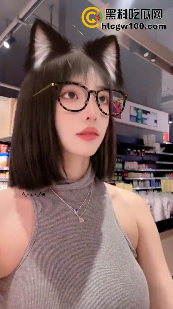 抖音10W粉丝女网红【小黑马】直播闪现露点 被手快的狼友们直接录屏  第5张