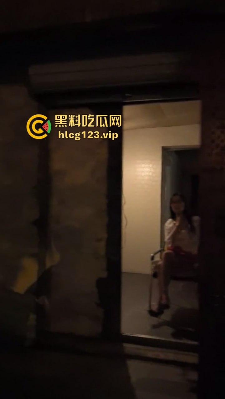 江苏无锡惊现“站街女” 成群结队的美女 上前一看发现她们不简单  第5张