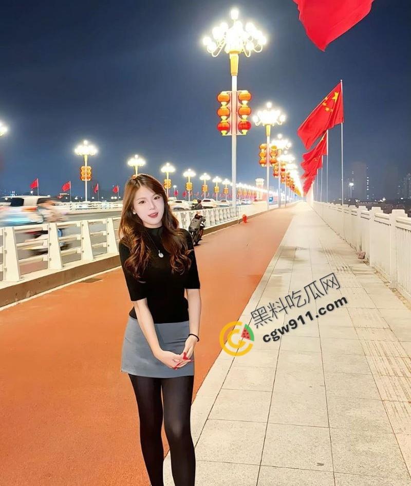 山东济宁骚母狗【张茹蔺】与男友性爱视频流出，肉体性感妖娆，深喉口交汁水狂喷，多姿势淫欢血脉喷张！  第2张