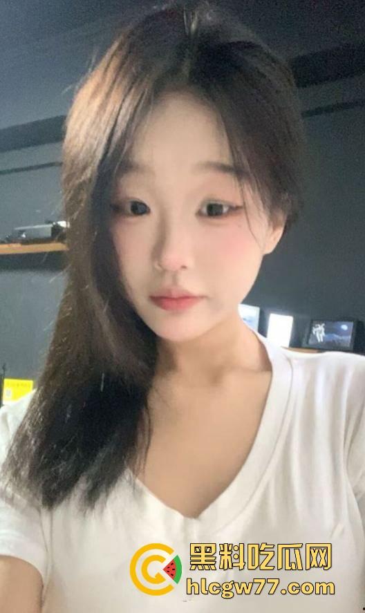 料友投稿 巨水嫩的反差学生妹 每天都沉浸在性爱的高潮中 导致下体已经非常的松  第2张