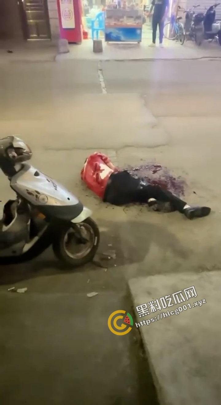 河池都安一男子因 老婆出轨当街化身狂怒刀子砍死情夫 再指着老婆破口大骂  第5张