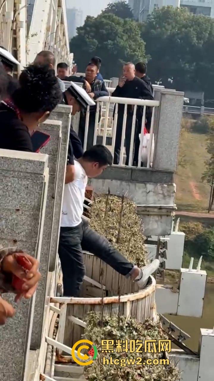 湖南衡阳小伙为求女友复合上演轻生苦肉计 中途又反悔 “桥不跳了，人还是要带走的！”  第6张