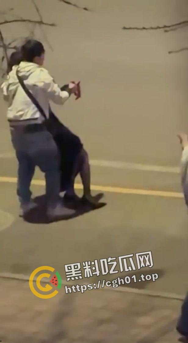 云南曲靖刀仔【张瑞畔】怒杀出轨女友【徐倩倩】发视频说全砍的动脉 手直接断掉 现场视频流出  第4张