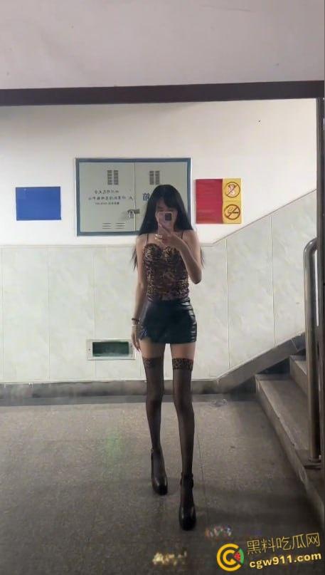 芜湖职业技术学院校花【陈雅萱】，清纯甜美学妹下海自慰，修长美腿JK黑丝自慰，被炮机操得高潮迭起娇喘连连 ！  第4张