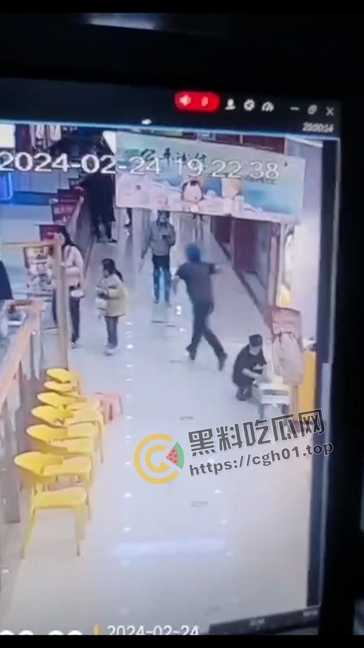 男子表白失败当场跳楼  这就是爱情吗 多视角监控全记录 第4张