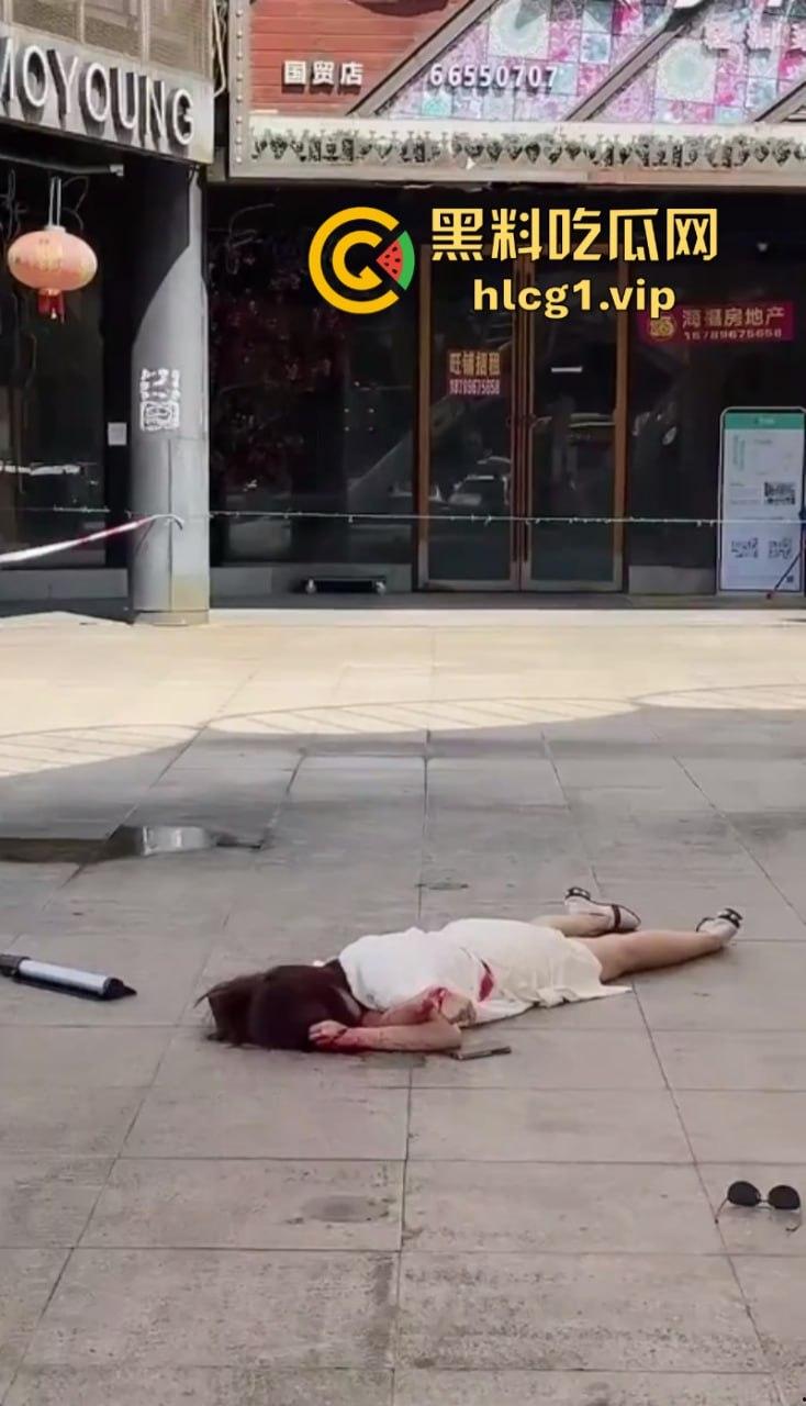 骗我捅你几刀不过分吧！海口一男子持刀捅伤前妻 血撒当场  第3张