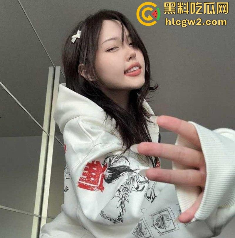 独家曝光！北京三里屯太古里 高颜值健身美女【李卓莹】大尺度自拍福利视频流出 圆润美乳一线天小穴令人血脉喷张  第6张