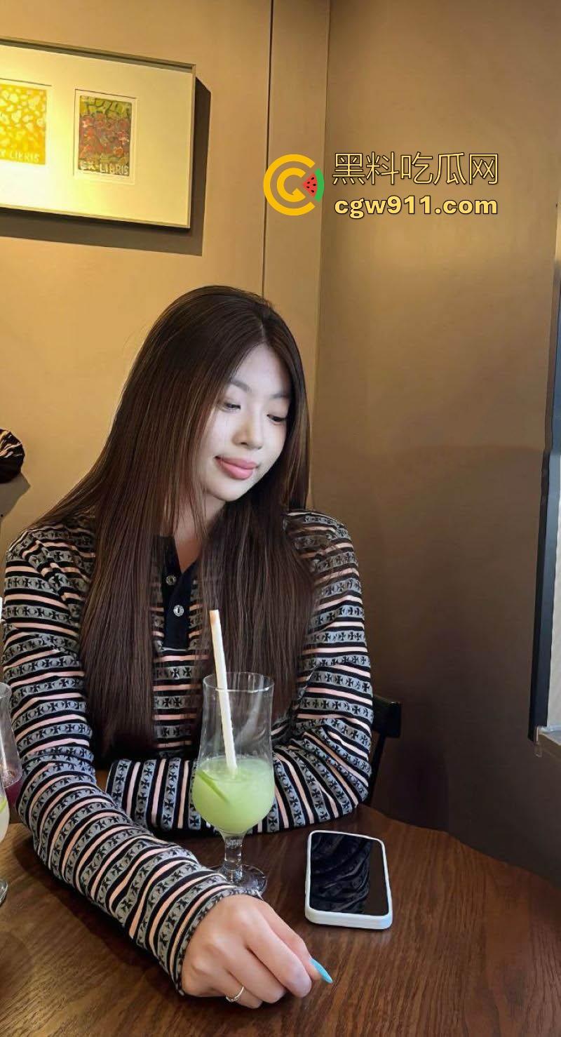 soul约炮约到极品御姐，高挑身材极品嫩乳，跪地疯狂口交榨精，骚气爆棚，这种骚逼给我也来一打！  第1张