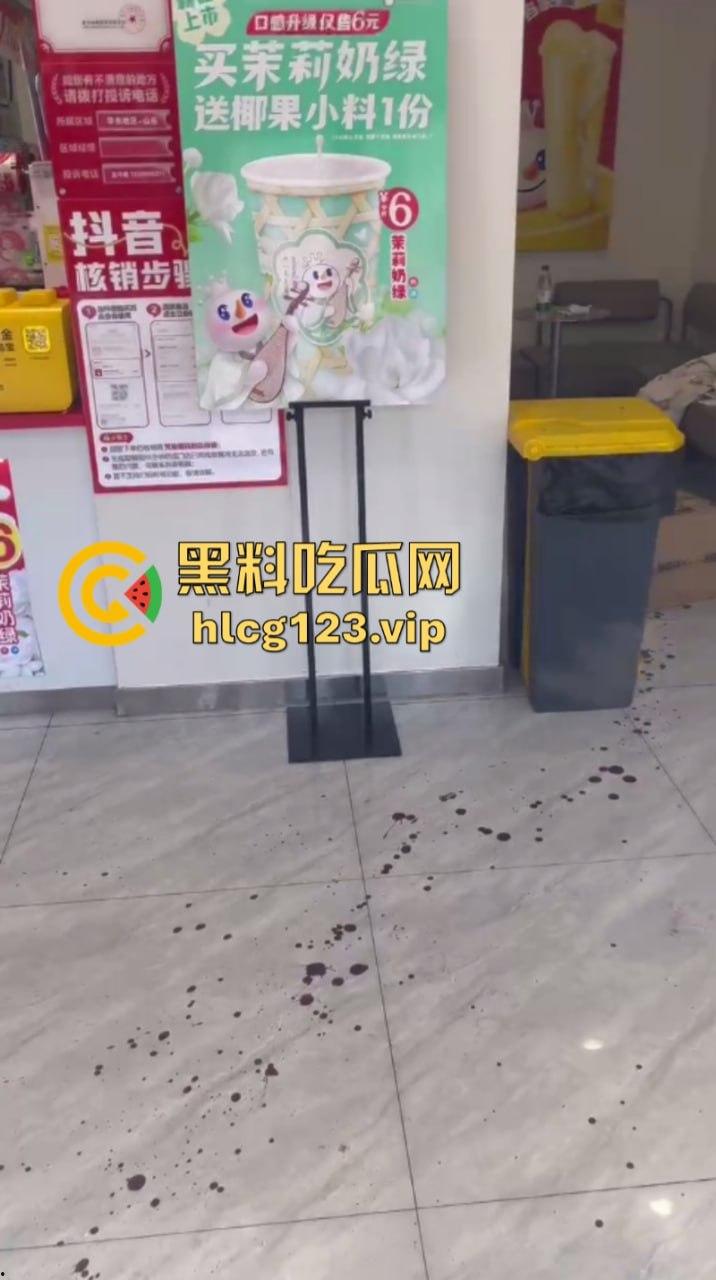 突发命案！杭州西湖区蜜雪冰城店内发生砍人事件 一店员被杀 现场血腥视频曝光  第6张