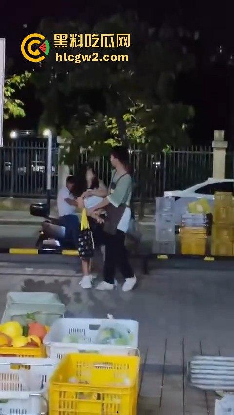 提子不新鲜还是顾客太酸？南沙美女门店撒野，扔提子打店员，抓到警局还咬人！  第8张