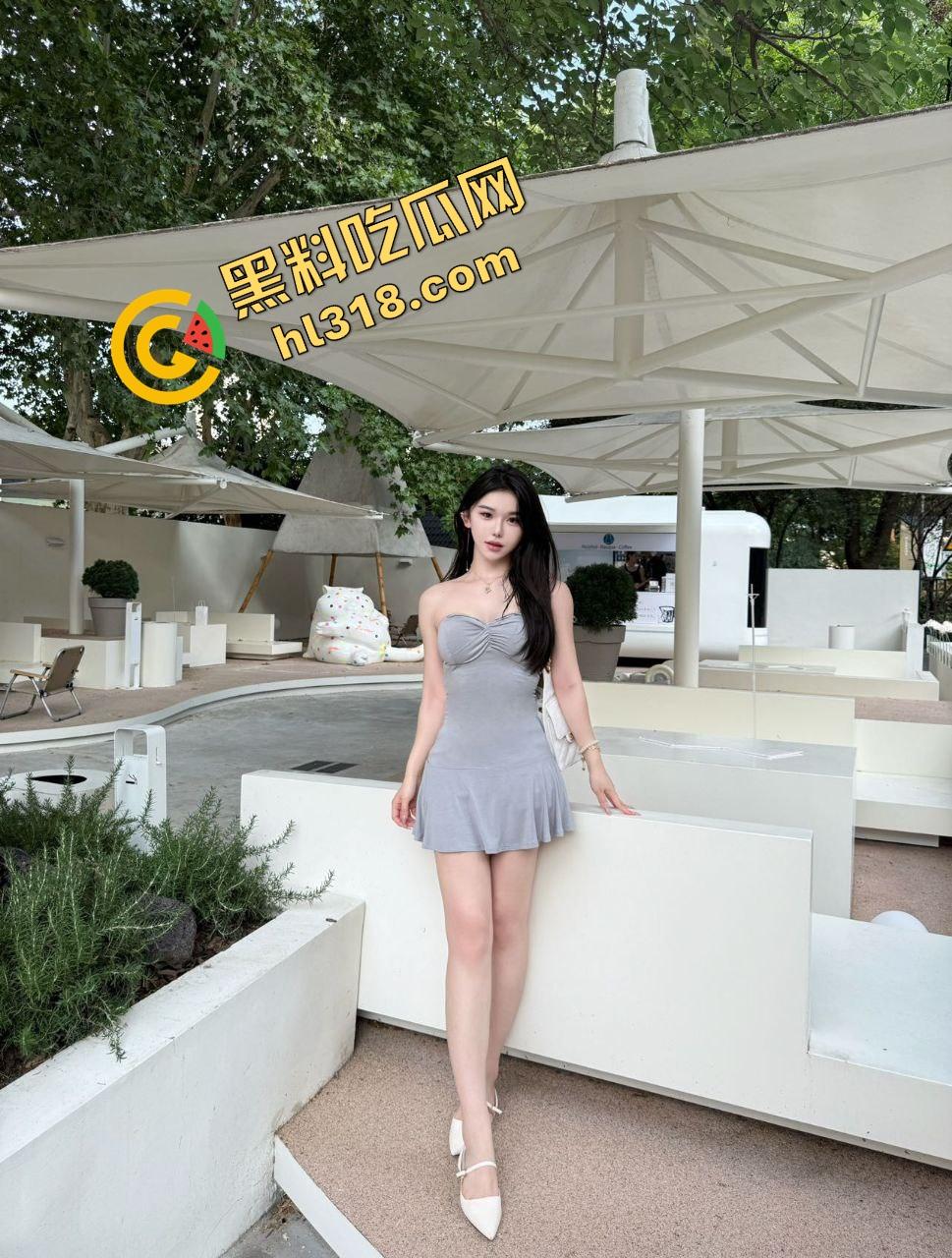 女狗完成主人的街头羞辱任务，薄纱透视装真空出街公园游街，711买零食收银小哥都看懵逼了！  第7张