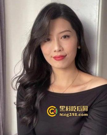 约炮极品美容院老板娘，巨乳翘臀性感人妻，拉到厕所就是一顿爆操强制吞精，这身材很难不爱！  第1张