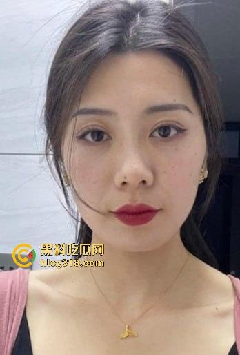 约炮极品美容院老板娘，巨乳翘臀性感人妻，拉到厕所就是一顿爆操强制吞精，这身材很难不爱！  第3张