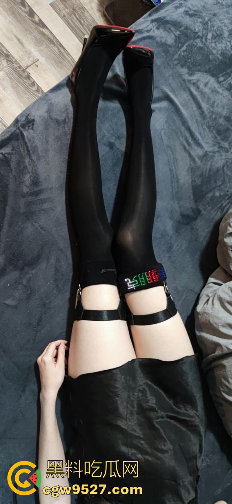 贵州最骚酒店前台【夏媛轩】，学生时期和继父通奸，还和男友兄弟一起3p，和领导同事1v7群p，太刺激了！  第7张