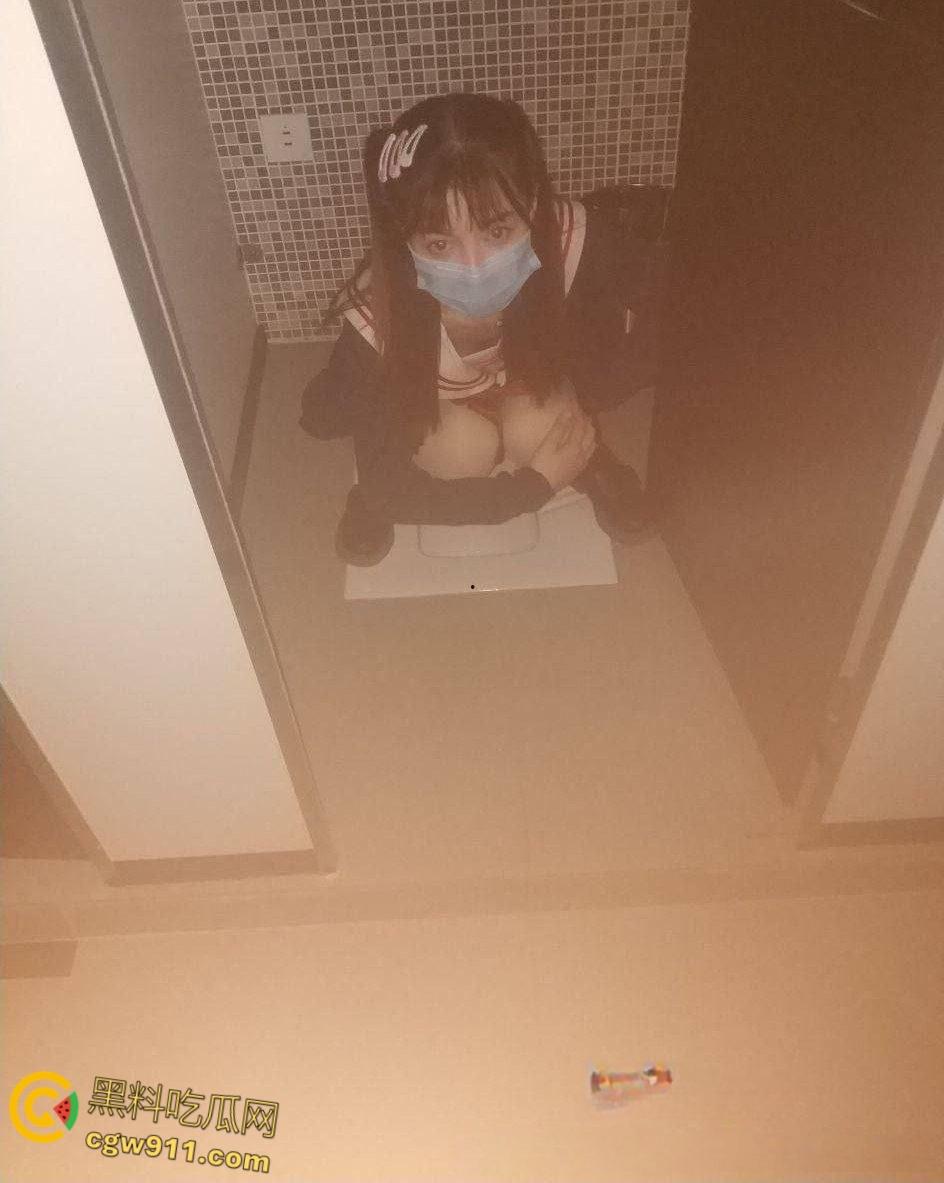 海南大学大二学妹【刘茜】，父母眼里的乖乖女，暑假出租房穿着情趣黑丝，被男友无套侧入猛干，淫叫声超级浪 ！  第6张