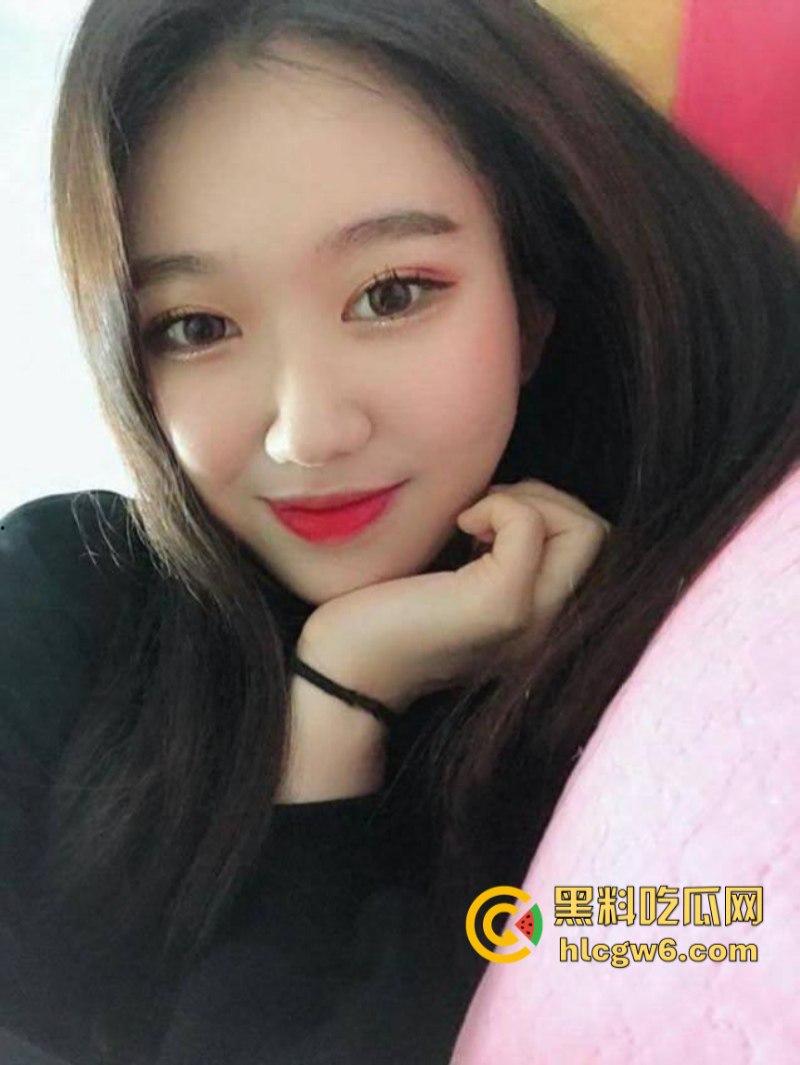 极品美乳妹子【邹雯】不雅自拍视频被渣男炫耀泄密 揉胸抠B自慰十分刺激！  第1张