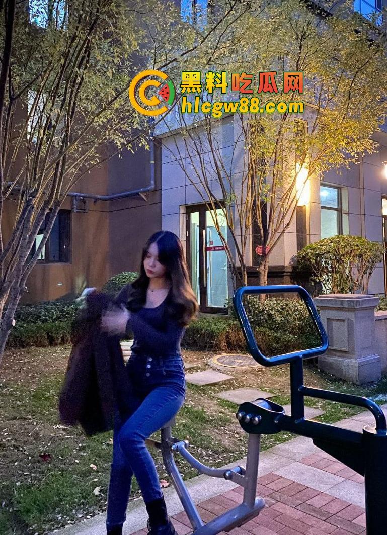 长沙学院御姐『田淑青』被调教成骚母狗，情趣装勾引男人猛吸鸡巴全套服务，露出楼道狠草汁水狂流！  第3张