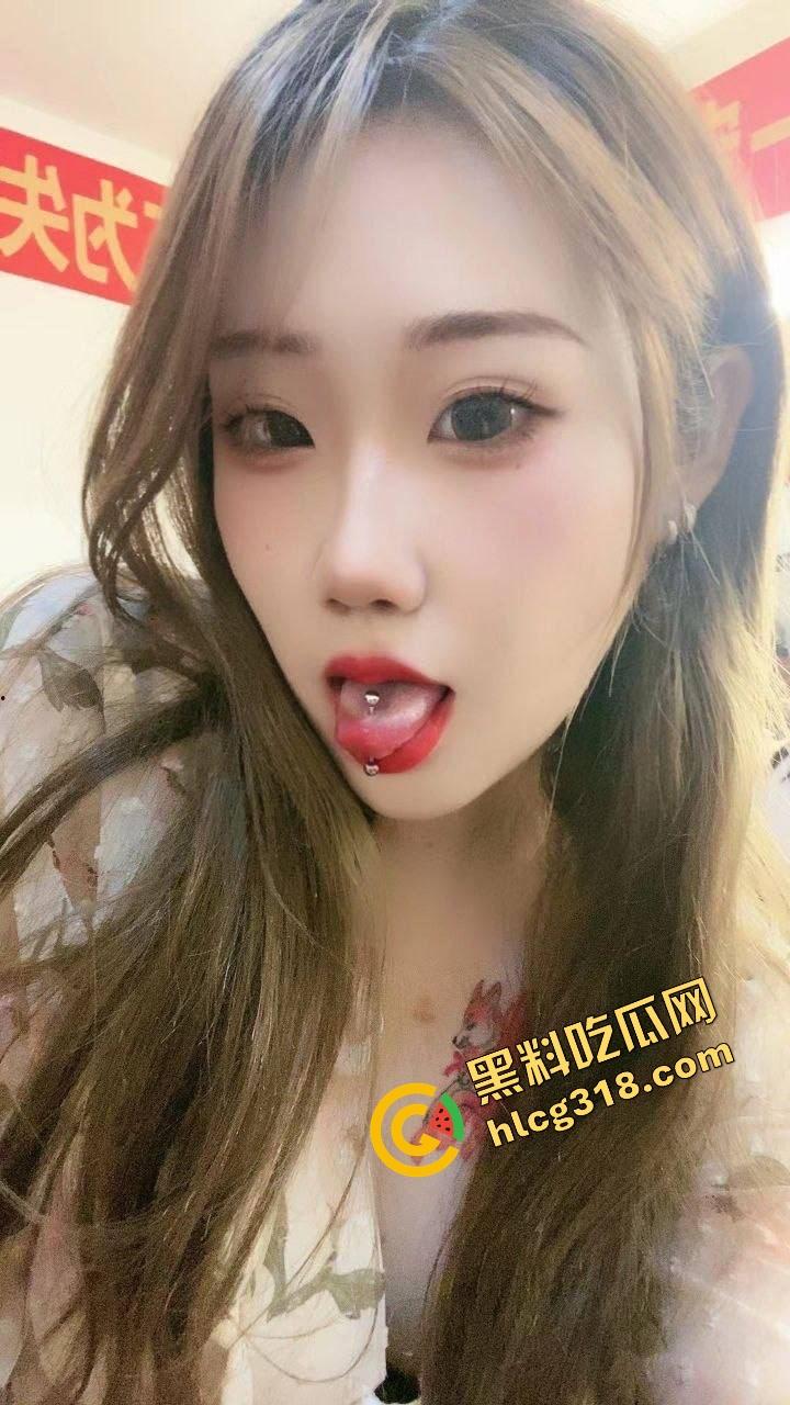 江苏理工大舌钉纹身女大生『宋婧妍』私密调教视频疯传，双手捆绑跪地持皮鞭，后入爆操深喉口交！  第2张