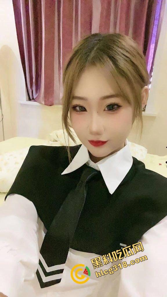 江苏理工大舌钉纹身女大生『宋婧妍』私密调教视频疯传，双手捆绑跪地持皮鞭，后入爆操深喉口交！  第3张