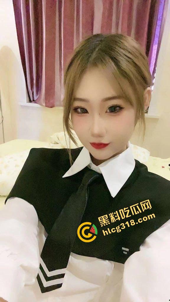 江苏理工大舌钉纹身女大生『宋婧妍』私密调教视频疯传，双手捆绑跪地持皮鞭，后入爆操深喉口交！  第4张