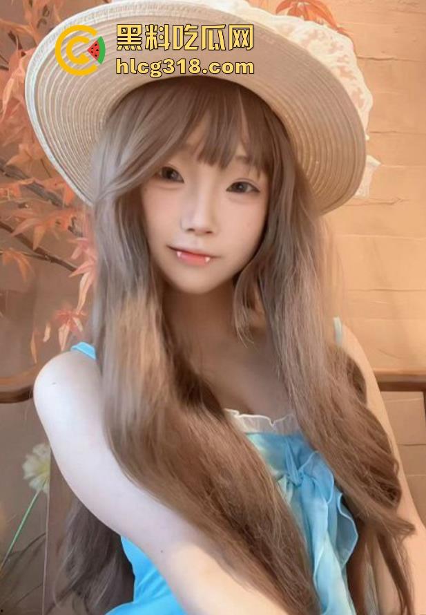 情窦初开的妹妹在房间内发情自慰，半掩房门勾引，我别无选择，只能亲自帮助扑灭火焰！  第3张