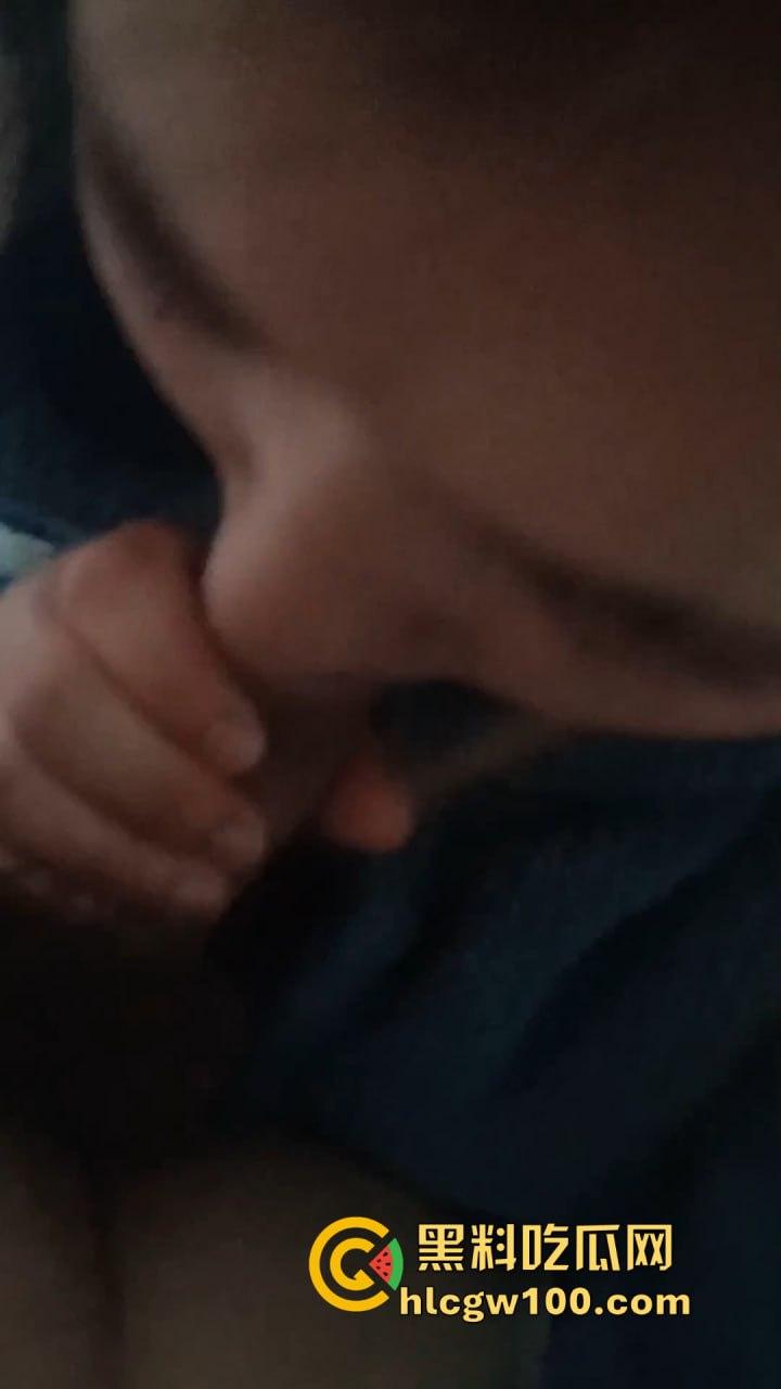 兰州大学反差母狗【李妍柔】调教视频曝光，调教成了吃鸡好手 鸡巴套子，内容劲爆！！  第10张