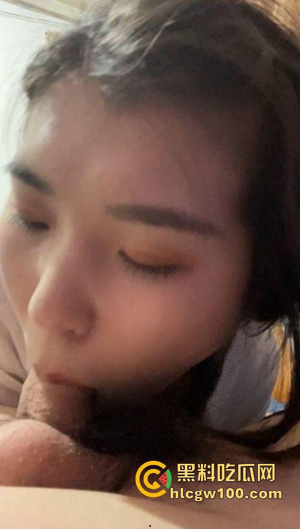 兰州大学反差母狗【李妍柔】调教视频曝光，调教成了吃鸡好手 鸡巴套子，内容劲爆！！  第11张